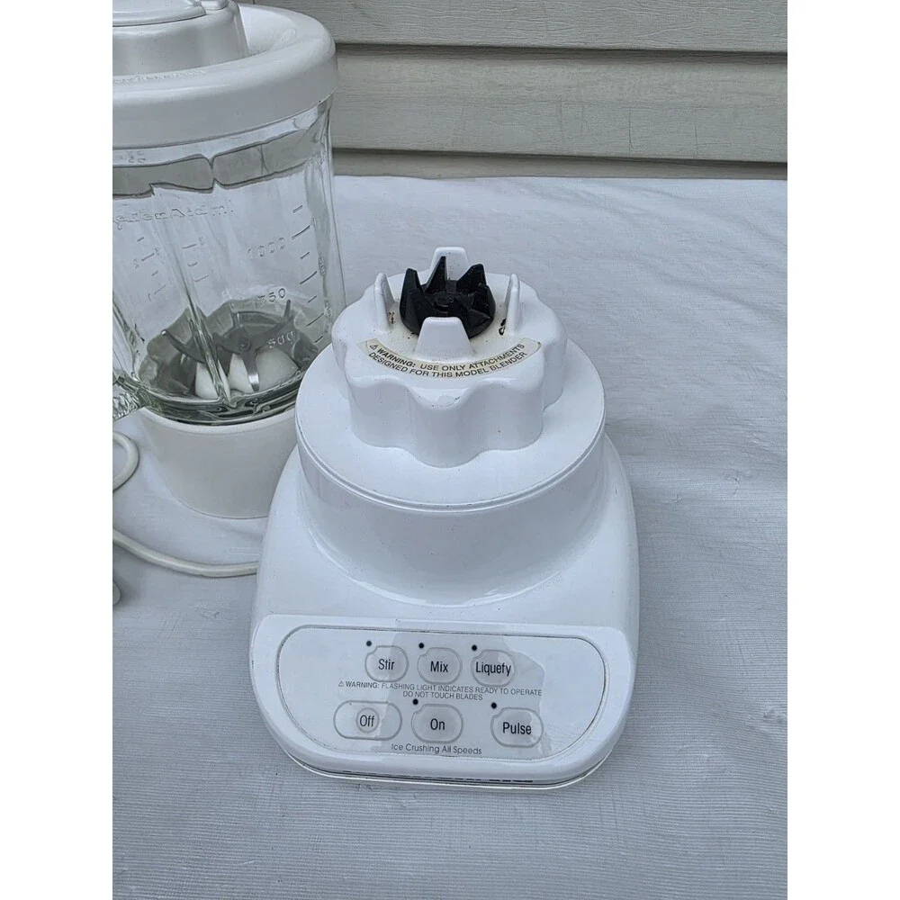 KitchenAid Classic White Blender 40 oz. Capacity Model KSB3WH Glass Jar,  Clean